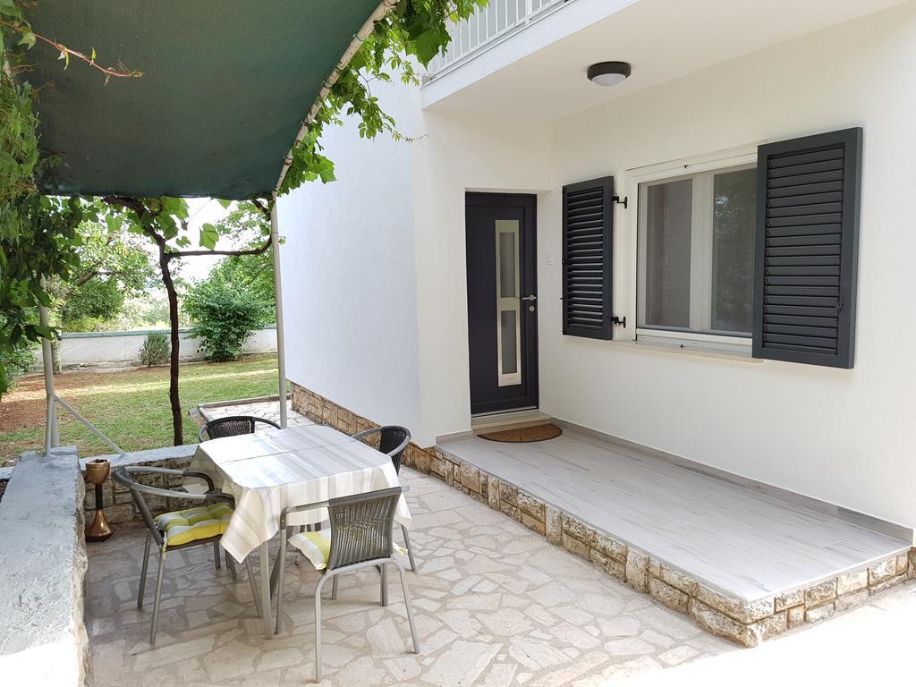 Villa Rosa With Yard And Children'S Playground Tar-Vabriga Kültér fotó