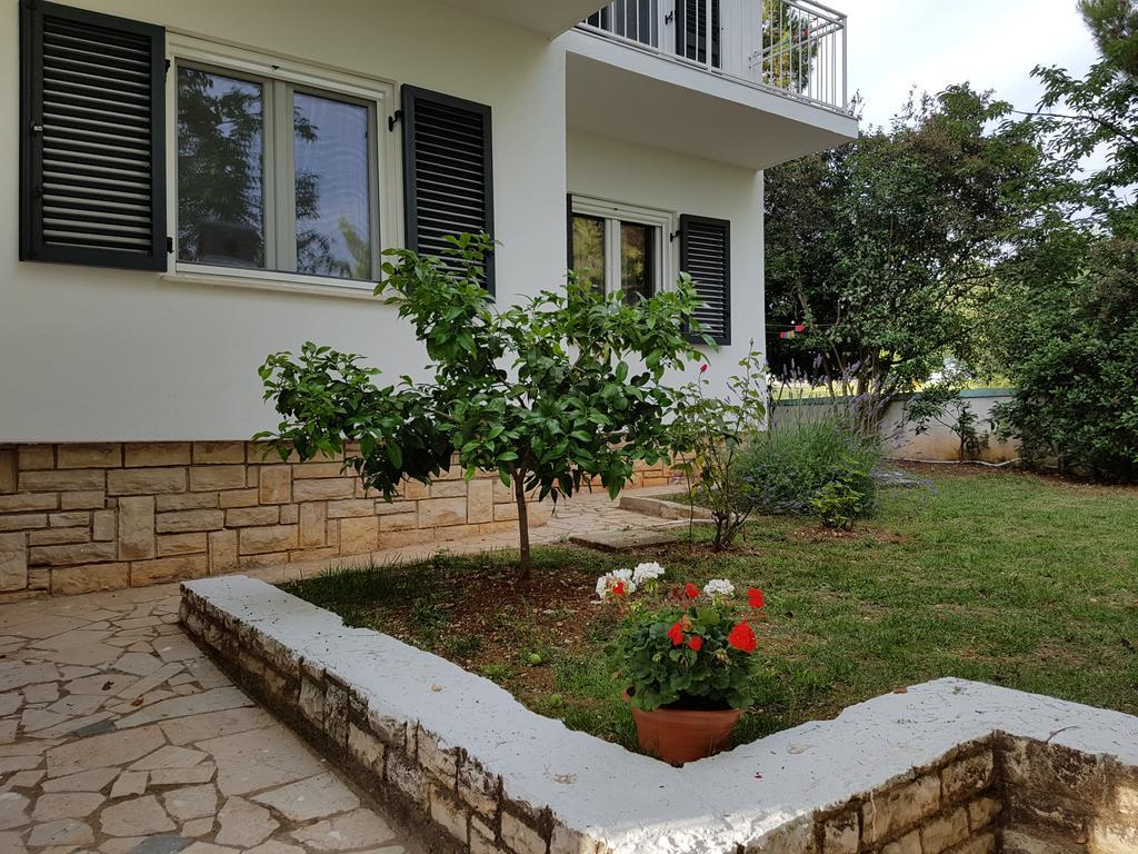 Villa Rosa With Yard And Children'S Playground Tar-Vabriga Kültér fotó