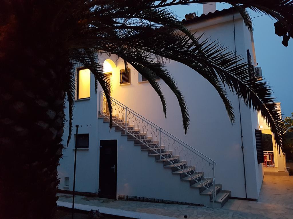 Villa Rosa With Yard And Children'S Playground Tar-Vabriga Kültér fotó
